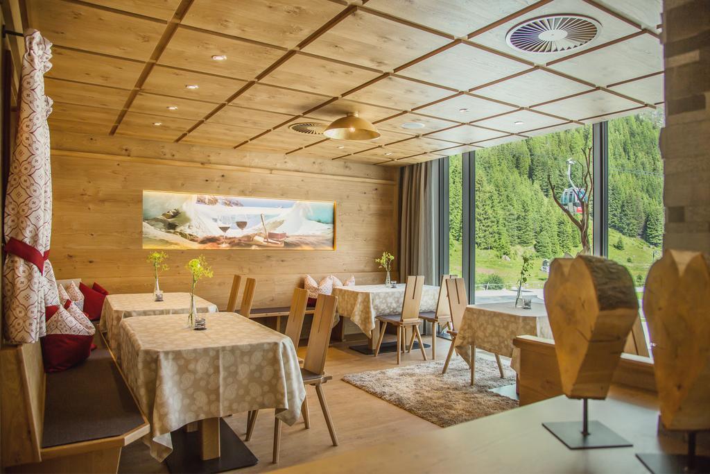 Hotel Vier Jahreszeiten Sankt Leonhard im Pitztal Esterno foto
