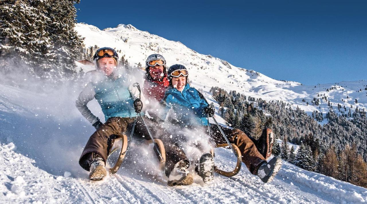 Hotel Vier Jahreszeiten Sankt Leonhard im Pitztal Esterno foto